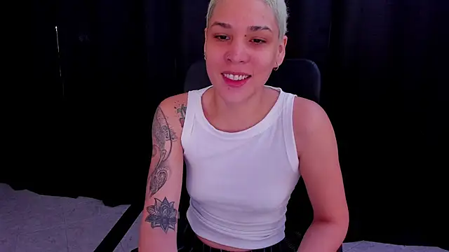 Snapshot of Charlee_pink chatting on 09.13.25 Charlee pink online show from 09.13.25