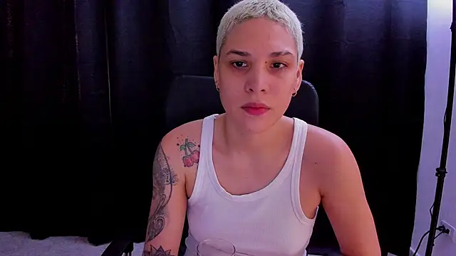 Snapshot of Charlee_pink chatting on 09.16.25 Charlee pink online show from 09.16.25