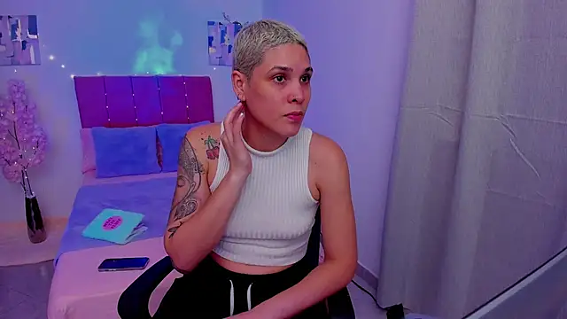 Snapshot of Charlee_pink chatting on 09.22.25 Charlee pink online show from 09.22.25