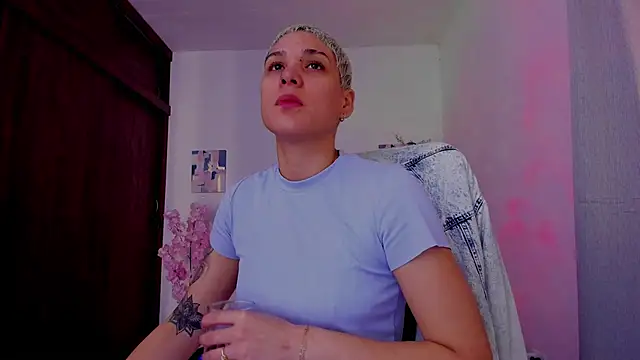 Snapshot of Charlee_pink chatting on 09.26.25 Charlee pink online show from 09.26.25