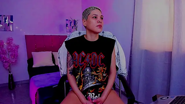 Snapshot of Charlee_pink chatting on 10.02.25 Charlee pink online show from 10.02.25