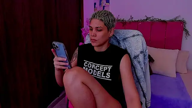 Snapshot of Charlee_pink chatting on 10.17.25 Charlee pink online show from 10.17.25