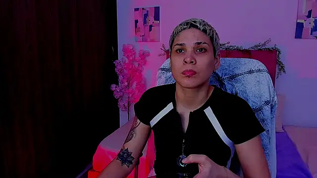 Snapshot of Charlee_pink chatting on 10.18.25 Charlee pink online show from 10.18.25