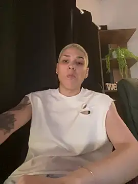 Snapshot of Charlee_pink chatting on 05.10.26 Charlee pink online show from 05.10.26