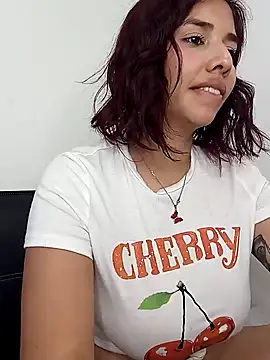 Snapshot of LucyMartelli chatting on 02.06.25 LucyMartelli online show from 02.06.25
