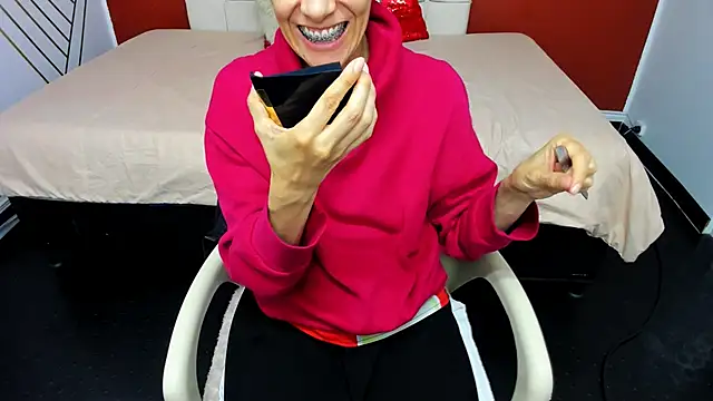 Snapshot of Abrillee1 chatting on 12.27.24 Abrillee1 online show from 12.27.24