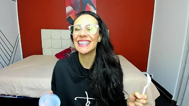 Snapshot of Abrillee1 chatting on 12.28.24 Abrillee1 online show from 12.28.24