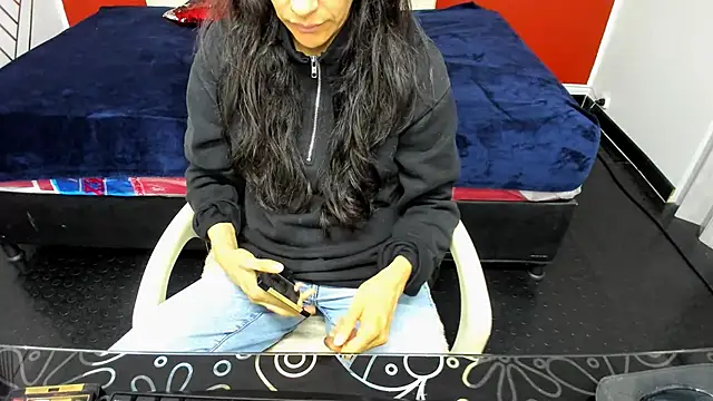 Snapshot of Abrillee1 chatting on 01.10.25 Abrillee1 online show from 01.10.25