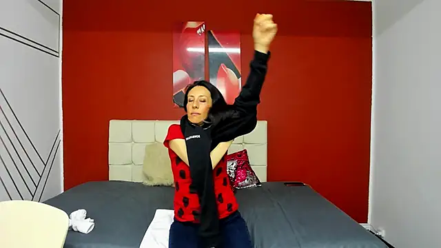 Snapshot of Abrillee1 chatting on 02.07.25 Abrillee1 online show from 02.07.25