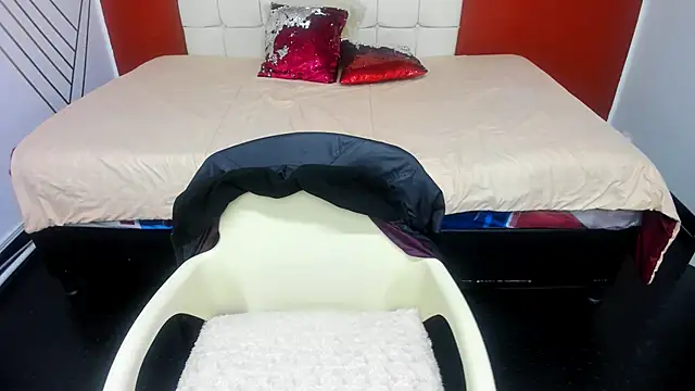 Snapshot of Abrillee1 chatting on 02.18.25 Abrillee1 online show from 02.18.25