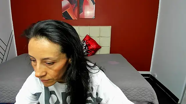 Snapshot of Abrillee1 chatting on 02.25.25 Abrillee1 online show from 02.25.25