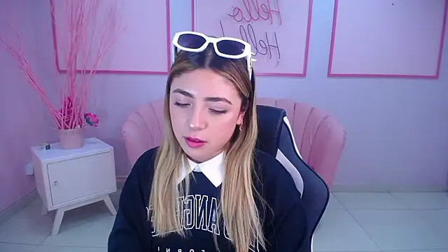 Snapshot of channel_blonde_a chatting on 12.09.24 channel blonde a online show from 12.09.24