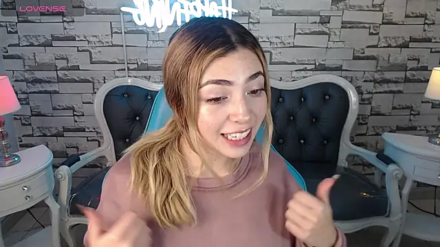 Snapshot of channel_blonde_a chatting on 12.15.24 channel blonde a online show from 12.15.24