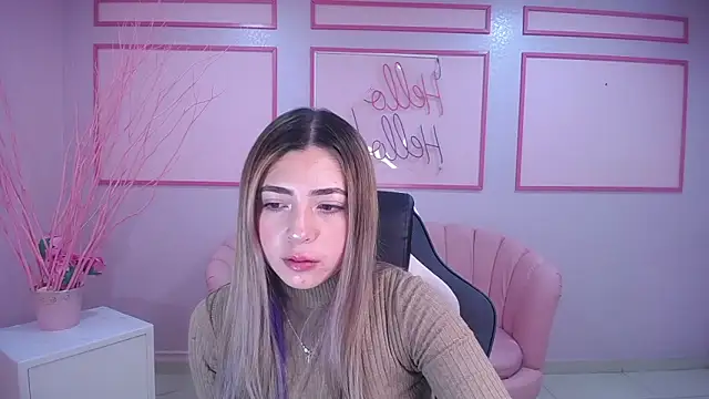 Snapshot of channel_blonde_a chatting on 01.15.25 channel blonde a online show from 01.15.25