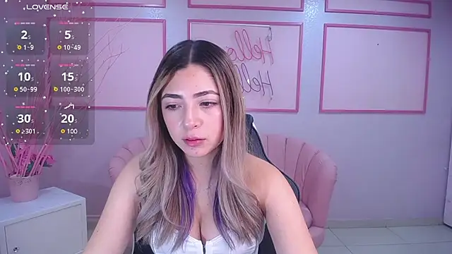 Snapshot of channel_blonde_a chatting on 01.17.25 channel blonde a online show from 01.17.25