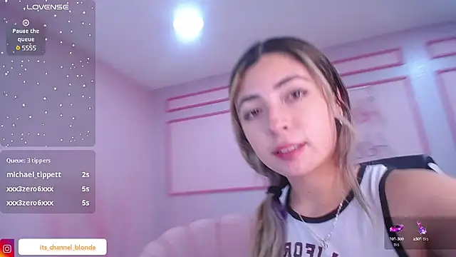 Snapshot of channel_blonde_a chatting on 01.22.25 channel blonde a online show from 01.22.25