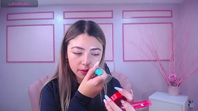 Snapshot of channel_blonde_a chatting on 01.28.25 channel blonde a online show from 01.28.25