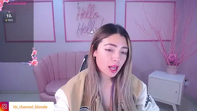 Snapshot of channel_blonde_a chatting on 01.28.25 channel blonde a online show from 01.28.25