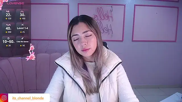 Snapshot of channel_blonde_a chatting on 01.29.25 channel blonde a online show from 01.29.25