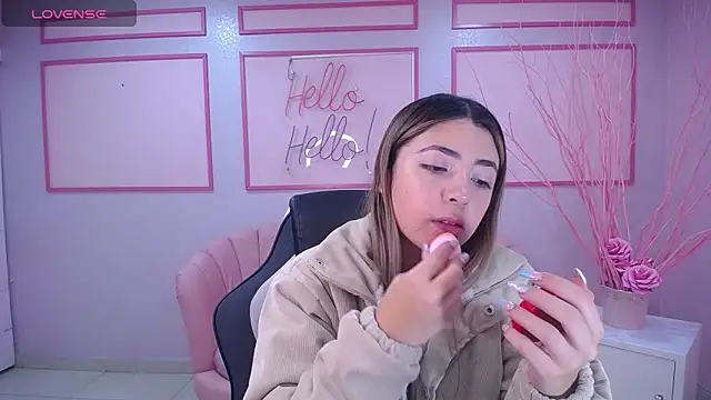 Snapshot of channel_blonde_a chatting on 01.30.25 channel blonde a online show from 01.30.25