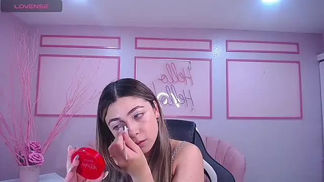 Snapshot of channel_blonde_a chatting on 01.31.25 channel blonde a online show from 01.31.25