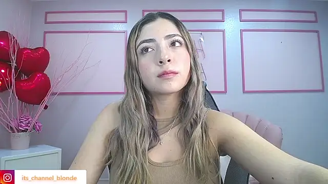 Snapshot of channel_blonde_a chatting on 03.01.25 channel blonde a online show from 03.01.25