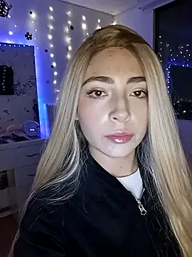 Snapshot of channel_blonde_a chatting on 10.17.25 channel blonde a online show from 10.17.25