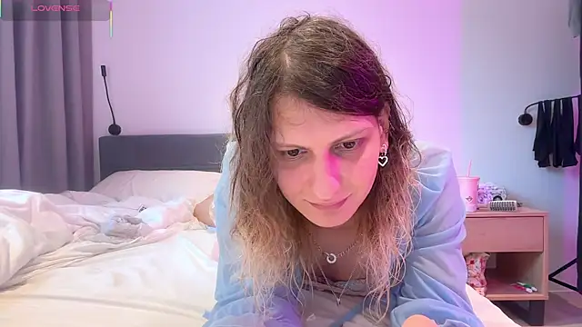 Alice Pinkhead online show from 10.24.25