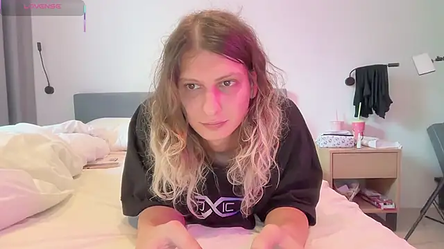 Alice Pinkhead online show from 11.17.25