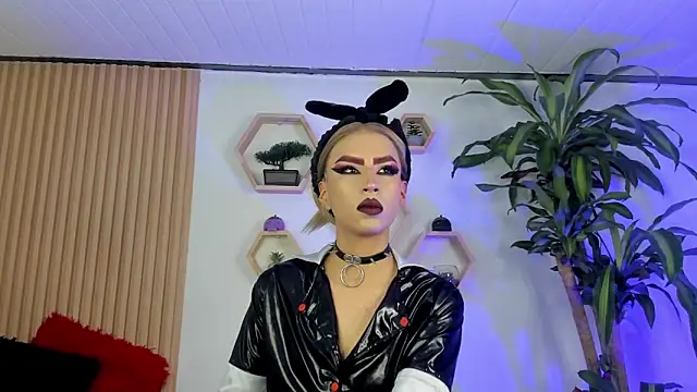 Snapshot of BrianaSchafer chatting on 11.24.25 BrianaSchafer online show from 11.24.25