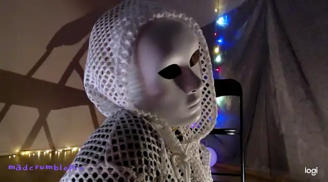 madcrumblepie online show from 01.05.25