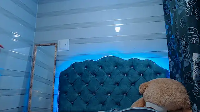 lily jamesx online show from 03.20.25