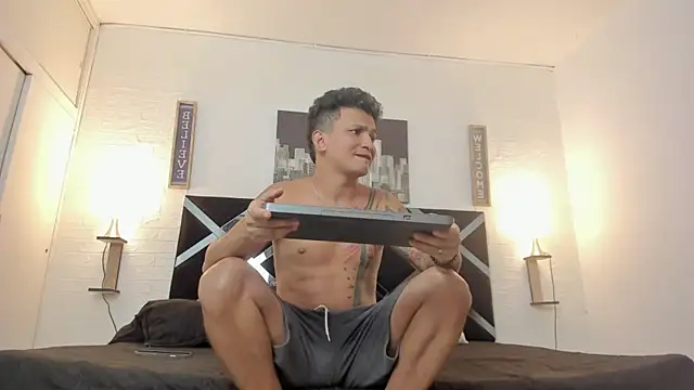 nakedfoam1 online show from 11.26.25