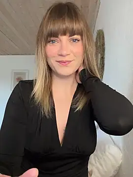 Snapshot of Milla__one chatting on 12.18.24 Milla  one online show from 12.18.24