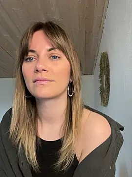 Snapshot of Milla__one chatting on 03.11.25 Milla  one online show from 03.11.25