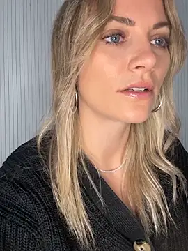 Snapshot of Milla__one chatting on 09.29.25 Milla  one online show from 09.29.25