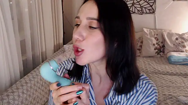 Snapshot of pepper_milf chatting on 12.14.24 pepper milf online show from 12.14.24