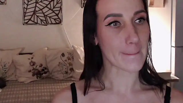 Snapshot of pepper_milf chatting on 02.10.25 pepper milf online show from 02.10.25