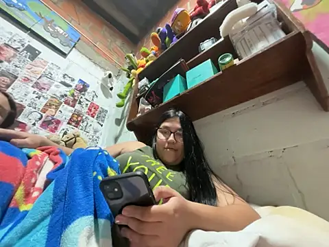 Snapshot of dafne19_ chatting on 05.19.26 dafne19 online show from 05.19.26