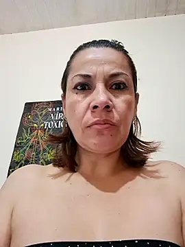 Snapshot of Zaralu_ chatting on 05.16.26 Zaralu online show from 05.16.26