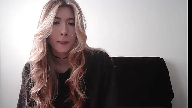 ErikaShyy online show from 10.30.25