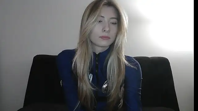 ErikaShyy online show from 10.31.25