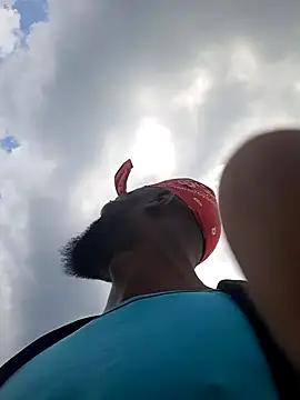 bull Giant online show from 02.03.25