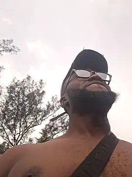 bull Giant online show from 10.05.25