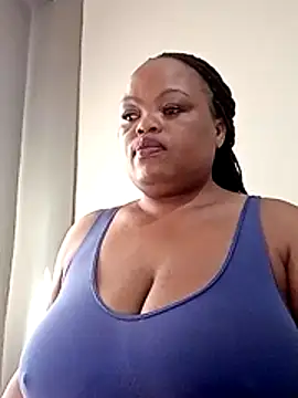Snapshot of hugemelonsxxx chatting on 05.30.26 hugemelonsxxx online show from 05.30.26