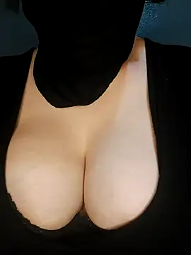 Snapshot of tota_ chatting on 02.18.25 tota online show from 02.18.25