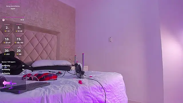 LiaFlowers online show from 01.14.25