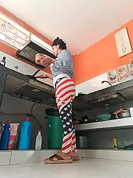 Snapshot of katysquirtdirty chatting on 02.04.26 katysquirtdirty online show from 02.04.26