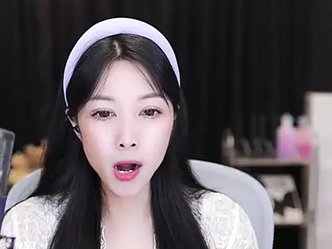 Nuyoah-77 online show from 09.12.25