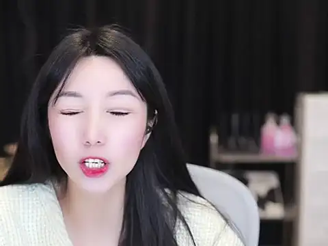 Nuyoah-77 online show from 11.03.25